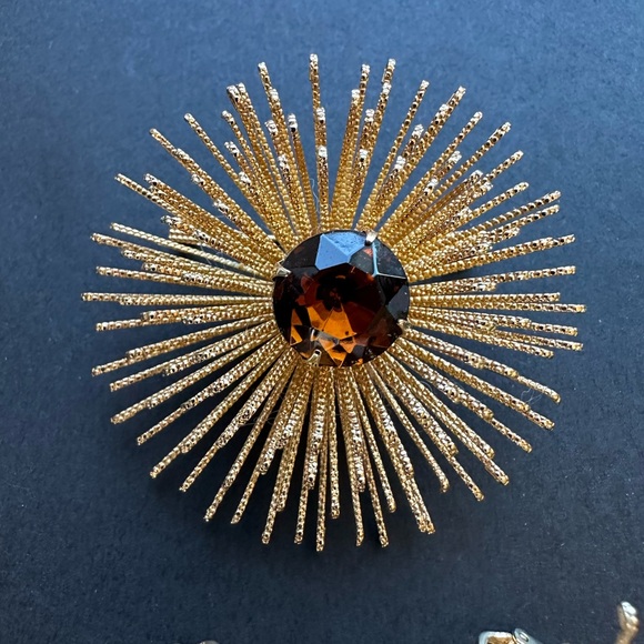 VTG Sarah Coventry Golden Mum Topaz Atomic Starburst Brooch & Clip Earrings Set - Picture 3 of 9